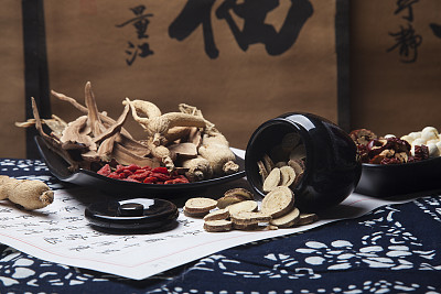 哪些中藥能夠清熱去火？山東醫藥技師學院幫你“降降溫”
